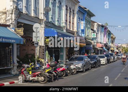 Ein Bild der farbenfrohen chinesisch-portugiesischen Architektur in der Altstadt von Phuket Stockfoto