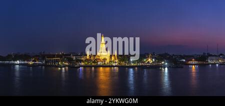 Ein Bild des Tempels Wat Arun bei Nacht Stockfoto