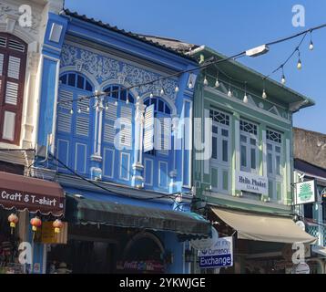 Ein Bild der farbenfrohen chinesisch-portugiesischen Architektur in der Altstadt von Phuket Stockfoto