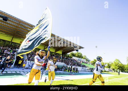 Central European Football League, CEFL-Halbfinale. 4. Juni 2022, Shwaebish Hall WR # 22 Yassine Sifeddine am Eingang des Flash de La Courneuv Stockfoto