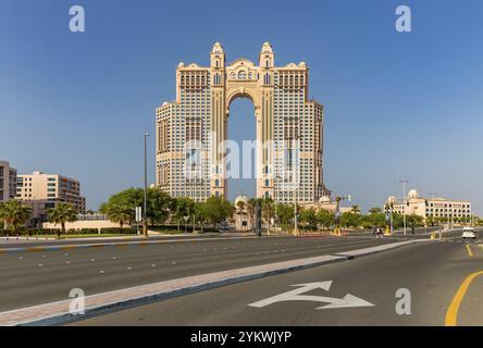 Ein Bild vom Rixos Marina Abu Dhabi Hotel an der Abu Dhabi Breakwater Stockfoto