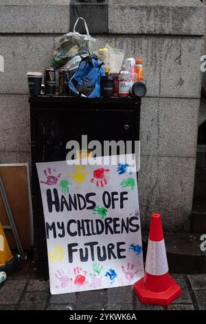 Westminster, London, Großbritannien. November 2024. Vor der Downing Street und dem House of Commons in London wurde heute ein großer Protest gegen die umstrittenen Änderungen des Haushalts der Regierung zur Erbschaftssteuer für Landwirte gehalten. Quelle: Maureen McLean/Alamy Live News Stockfoto