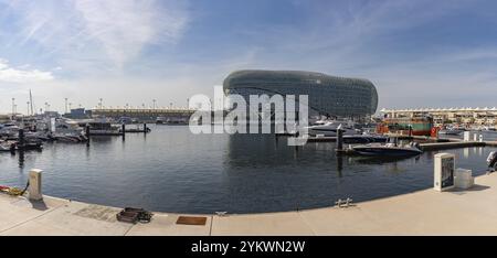 Ein Bild vom Yas Marina Abu Dhabi und dem W Abu Dhabi, Yas Island Hotel Stockfoto