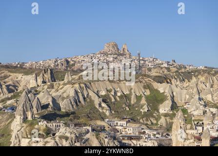 Ein Bild der Burg von Uchisar aus Sicht der Stadt Goreme Stockfoto