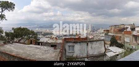 Ein Panoramabild von Izmir aus den Slums auf dem Berg Kadifekale Stockfoto