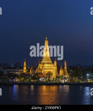 Ein Bild des Tempels Wat Arun bei Nacht Stockfoto