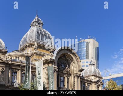 Ein Bild des Palastes der Einzahlungen und Lieferungen, oder CEC Palace, in Bukarest Stockfoto