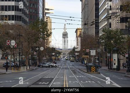 Ein Bild der Market Street und des Ferry Building in San Francisco Stockfoto