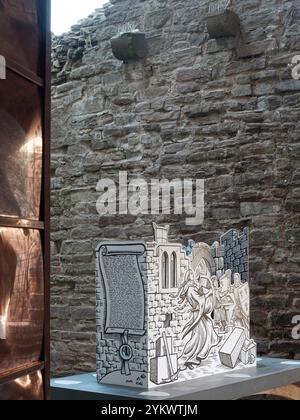 Modell und Geschichte des alten Bauwerks. Hey Castle, Hay-on-Wye, Großbritannien. Architekt: MICA, 2022. Stockfoto