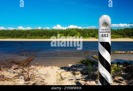 Grenzposten der Republik Estland. Auf der anderen Seite ist Russland. Stockfoto