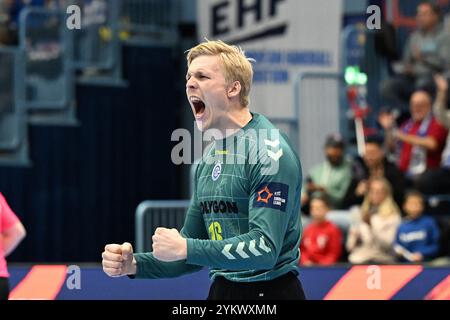 Bertram Obling (VfL Gummersbach 16) jubelt GER, VfL Gummersbach vs. FH Hafnarfjoerdur, Handball, EHF Pokal, Gruppenrunde, Spielzeit 2024-2025, 19.11.2024 Foto: Eibner-Pressefoto/Jürgen Augst Stockfoto