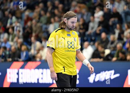 Gummersbach, Deutschland. November 2024. Daniel Freyr Andresson (FH Hafnarfjoerdur, #1) mit gesenktem Kopf GER, VfL Gummersbach vs. FH Hafnarfjoerdur, Handball, EHF Pokal, Gruppenrunde, Spielzeit 2024-2025, 19.11.2024 Foto: Eibner-Pressefoto/Jürgen Augst Credit: dpa/Alamy Live News Stockfoto