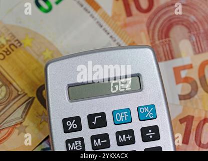 Rechner mit dem Wort „GEZ“ auf dem Display Stockfoto