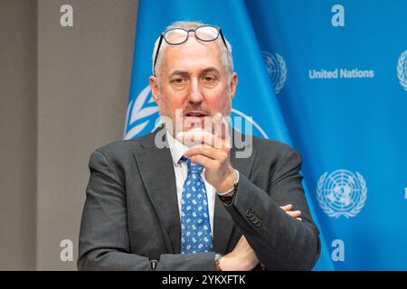 New York, NY, USA, 19. November 2024: Stephane Dujarric, Sprecher des Generalsekretärs, spricht während eines Pressebriefings am 19. November 2024 im UN-Hauptquartier in New York. Er wurde von Jean-Pierre Lacroix, Untergeneralsekretär für Friedenseinsätze, begleitet. Quelle: Lev Radin/Alamy Live News Stockfoto