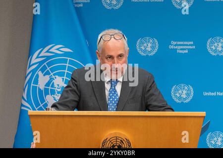 New York, Usa. November 2024. Stephane Dujarric, Sprecher des Generalsekretärs, spricht während eines Pressebriefings im UN-Hauptquartier in New York. Er wurde von Jean-Pierre Lacroix, Untergeneralsekretär für Friedenseinsätze, begleitet. (Foto: Lev Radin/Pacific Press) Credit: Pacific Press Media Production Corp./Alamy Live News Stockfoto