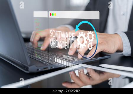 Mann arbeitet und installiert Aktualisierungsprozess. Software-Updates oder Betriebssystemaktualisierungen, um Ihr Gerät mit erweiterten Funktionen in auf dem neuesten Stand zu halten Stockfoto