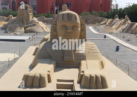 Skulpturen aus Sand für berühmte historische und antike Figuren Stockfoto