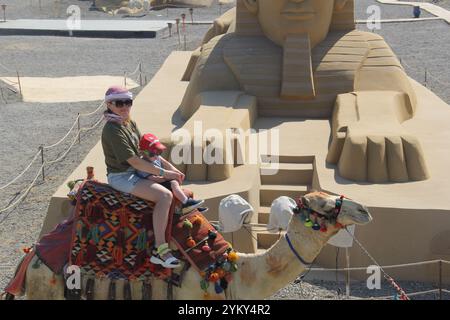 Skulpturen aus Sand für berühmte historische und antike Figuren Stockfoto