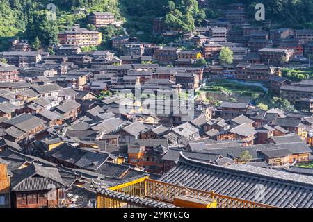 Luftaufnahme des alten abgelegenen Dorfes in Guizhou, China, Hintergrund Stockfoto