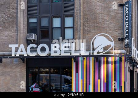 New York City, USA - 19. August 2022: Ein Taco Bell Restaurant in New York City, USA. Stockfoto