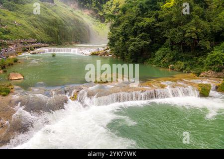 Baishui Fluss in Huangguoshu Wasserfälle (gelbe Obstbäume Wasserfälle) malerische Gegend Guizhou China, Nahaufnahme auf dem Wasser Stockfoto