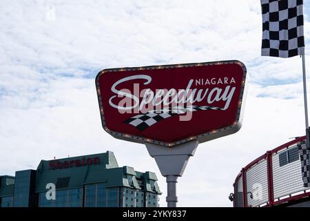 Schild für den Niagara Speedway auf dem Cliffton Hill in Niagara Falls, Ontario, Kanada Stockfoto