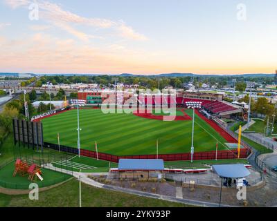 Louisville, KY - 3. Oktober 2024: Jim Patterson Stadium, Heimstadion des Baseballteams der University of Louisville. Stockfoto