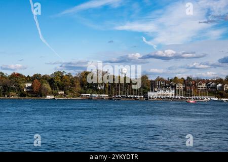 Blick auf Youngstown New York USA auf der anderen Seite des Flusses von Niagara-on-the-Lake, Ontario, Kanada Stockfoto