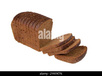 Gebackenes Sauerteigbrot isoliert auf weißem Hintergrund. Borodino Bread: Russische Roggenbrotvariante Stockfoto