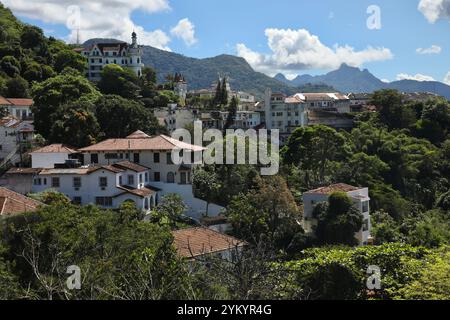 Rio De Janeiro, Brasilien. November 2022. Der Stadtteil Santa Teresas ist vom Rato Molhado Overlook in Rio de Janeiro, Brasilien, zu sehen. (Foto: Apolline Guillerot-Malick/SOPA Images/SIPA USA) Credit: SIPA USA/Alamy Live News Stockfoto