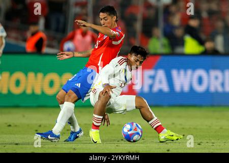 Santiago, Chile - 18. November 2024: Chile sicherte sich 4-2 einen entscheidenden Sieg über Venezuela und stellte dem umkämpften Cheftrainer vorübergehend Hilfe zur Verfügung. Trotz dieses Sieges ist Chiles Weg zur WM-Qualifikation weiterhin prekär und verlässt sich auf komplexe mathematische Ergebnisse, um einen Playoff-Platz zu gewinnen. Das Team ist derzeit zweitletzter in der Tabelle und steht in den kommenden Spielen vor einer harten gegnerischen Aufstellung. Die nächste Qualifikation findet nach der Marschpause statt. Foto: Javier Torres/UNAR Photo/Alamy News Stockfoto