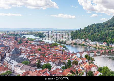 Pananomic View of Heidelberg Old Town and Old Bridge over the Neckar, Deutschland, 19. August 2022 Stockfoto