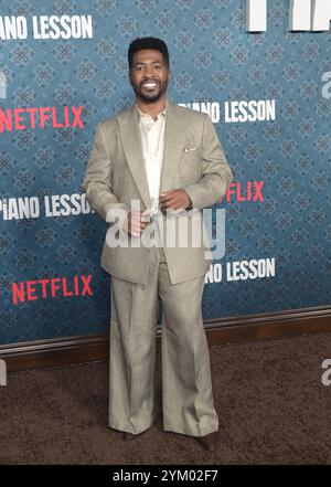 Los Angeles, USA. November 2024. LOS ANGELES, CA. 19. November 2024: Trell Thomas bei der Premiere von L.A. für die Klavierstunde im Egyptian Theatre. Bildnachweis: Paul Smith/Alamy Live News Stockfoto