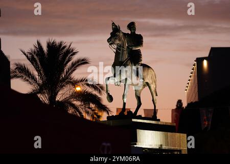 IZMIR, TURKIYE - 22. OKTOBER 2023: Izmir Atatürk Monument auf dem Platz der Republik, Stadt Alsancak Stockfoto