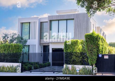 Ein modernes zweistöckiges Haus in Los Angeles, Kalifornien Stockfoto