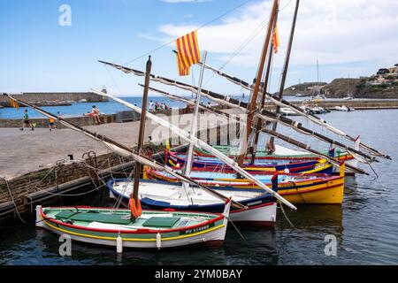 Traditionelles katalanisches Boot nennt la barque catalane a Collioure auf der Cote Vermeille im Mittelmeer das Département Pyrenäen-Orientales in t Stockfoto