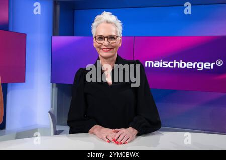 Baerbel SCHÄFER, Bärbel Schäfer, Moderatorin, Portraet, Porträt, Porträt, Angeschnittenes Einzelbild, Einzelmotiv, zu Gast in der Sendung Maischberger, Talkshow, WDR/ARD, 19.11.2024. *** Baerbel SCHÄFER, Bärbel Schäfer, Moderator, Porträt, Porträt, Porträt, zugeschnittenes Einzelbild, einzelnes Motiv, Gast auf Maischberger, Talkshow, WDR ARD, 19 11 2024 Stockfoto