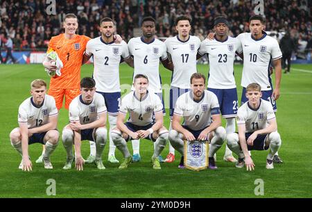 England Team Shoot vor Anstoß zurück Reihe:- Jordan Pickford (Everton) aus England Kyle Walker (Manchester City) aus England Marc Guehi (Crystal Palace) aus England Curtis Jones (Liverpool) aus England keine Madueke (Chelsea) aus England und Jude Bellingham (Real Madrid) aus England. Erste Reihe: Lewis Hall (Newcastle United) aus England Tino Livramento (Newcastle United) aus England gibt sein Debüt Conor Gallagher (Atletico Madrid) aus England Harry Kane (Bayern München) aus England und Anthony Gordon (Newcastle) aus England. Während des Gruppenspiels der UEFA Nations League zwischen England und Republic Ireland in Wembley St. Stockfoto