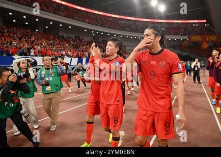 Xiamen, China. 19. November 2024. In der sechsten Runde der Gruppe C der asiatischen WM-Qualifikation 2026 in Xiamen in der südöstlichen Provinz Fujian verlor das chinesische Team am 19. November 2024 1-3 zu Hause gegen das japanische Team. Quelle: Wang Dongming/China News Service/Alamy Live News Stockfoto