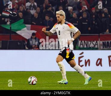 Budapest, Ungarn. November 2024. Robert Andrich aus Deutschland kontrolliert den Ball beim Spiel der UEFA Nations League 2024/25 League A zwischen Ungarn und Deutschland in der Puskas Arena am 19. November 2024 in Budapest. Quelle: Laszlo Szirtesi/Alamy Live News Stockfoto