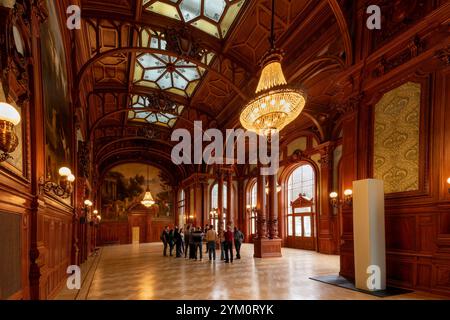 Karlsbad, Tschechische Republik - 17. November 2024: Rekonstruiertes Gebäude des Kaiserlichen Kurortes - Zander-Saal Stockfoto