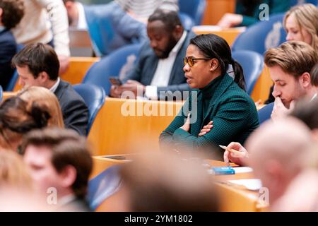 19. NOVEMBER 2024 Niederländisch Tweede Kamer Plenardebatte DEN HAAG, NIEDERLANDE - 19. NOVEMBER: Merlien Welzijn NSC während der Plenardebatte im Tweede Kamer am 19. November 2024 in den Haag Tweede Kamer Niederlande Inhalte können in den Niederlanden nicht direkt oder indirekt über Dritte weiterverbreitet werden. Copyright: XJohnxBeckmannx Stockfoto