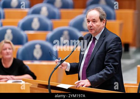 19. NOVEMBER 2024 Niederländisch Tweede Kamer Plenardebatte DEN HAAG, NIEDERLANDE - 19. NOVEMBER: Hans Vijlbrief D66 während der Plenardebatte im Tweede Kamer am 19. November 2024 in den Haag Tweede Kamer Niederlande den Haag Tweede Kamer Niederlande Inhalte können nicht direkt oder indirekt über Dritte weiterverbreitet werden. Copyright: XJohnxBeckmannx Stockfoto