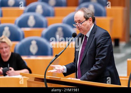 19. NOVEMBER 2024 Niederländisch Tweede Kamer Plenardebatte DEN HAAG, NIEDERLANDE - 19. NOVEMBER: Hans Vijlbrief D66 während der Plenardebatte im Tweede Kamer am 19. November 2024 in den Haag Tweede Kamer Niederlande den Haag Tweede Kamer Niederlande Inhalte können nicht direkt oder indirekt über Dritte weiterverbreitet werden. Copyright: XJohnxBeckmannx Stockfoto