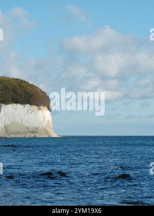 Die Kreidefelsen auf der Insel Rügen sind die bekanntesten und markantesten Wahrzeichen und Attraktionen der Region. Stockfoto