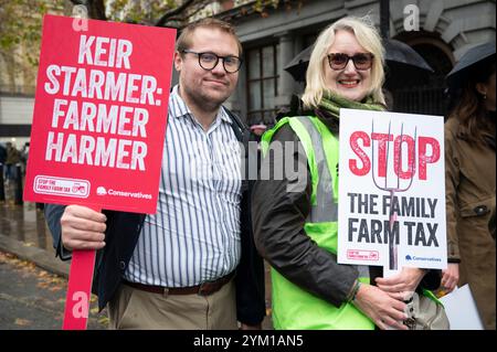 Am 19. November 2024 kamen über 30.000 Bauern nach Whitehall, um gegen die von der Labour Party vorgeschlagenen Änderungen der Erbschaftssteuer zu protestieren. Stockfoto