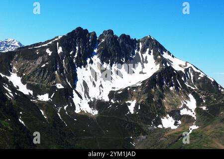 Österreich: Gleitschirmfliegen rund um'S pieljoch' Berg über Hochfügen in Tirol Stockfoto