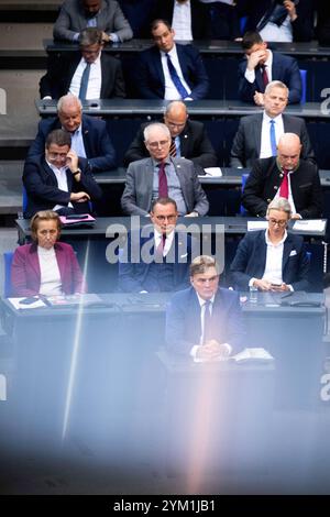 AFD - Bundestag DEU, Deutschland, Deutschland, Berlin, 13.11.2024 Fraktion der AfD mit Vorsitzenden Bernd Baumann , Tino Chrupalla und Alice Weidel der AfD , Alternative für Deutschland waehrend der Debatte bei einer Sitzung des Deutschen Bundestages ueber die Regierungserklaerung im Bundestag am 13.11. 2024 im Deutschen Bundestag in Berlin Deutschland. Nach dem Zusammenbruch der Ampel Koalitionsregierung wird sich Scholz am 19. Dezember einer Vertrauensabstimmung unterziehen, Neuwahlen sind für den 23. Februar angesetzt. en: AFD-Fraktion mit den Vorsitzenden Bernd Baumann, Tino Chrupalla und Alice We Stockfoto