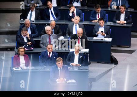 AFD - Bundestag DEU, Deutschland, Deutschland, Berlin, 13.11.2024 Fraktion der AfD mit Vorsitzenden Bernd Baumann , Tino Chrupalla und Alice Weidel der AfD , Alternative für Deutschland waehrend der Debatte bei einer Sitzung des Deutschen Bundestages ueber die Regierungserklaerung im Bundestag am 13.11. 2024 im Deutschen Bundestag in Berlin Deutschland. Nach dem Zusammenbruch der Ampel Koalitionsregierung wird sich Scholz am 19. Dezember einer Vertrauensabstimmung unterziehen, Neuwahlen sind für den 23. Februar angesetzt. en: AFD-Fraktion mit den Vorsitzenden Bernd Baumann, Tino Chrupalla und Alice We Stockfoto