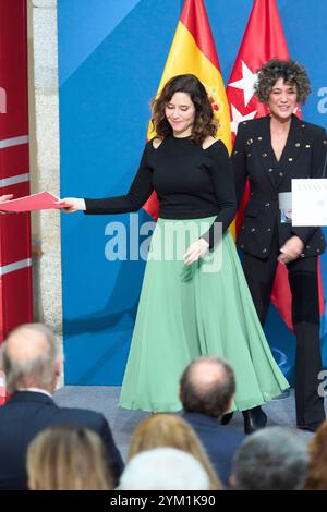 Madrid, Madrid, Spanien. November 2024. Isabel Diaz Ayuso, Präsidentin Madrids, nimmt am 20. November 2024 an der 85. Ausgabe des „˜Madrid Press Association Awards“ im Real Casa de Correos in Madrid, Spanien Teil (Foto: © Jack Abuin/ZUMA Press Wire). Nicht für kommerzielle ZWECKE! Stockfoto